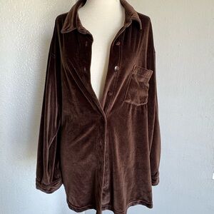 The Avenue vintage Velvet Long Sleeve Button Down Shirt Size L 

Oversized vibes